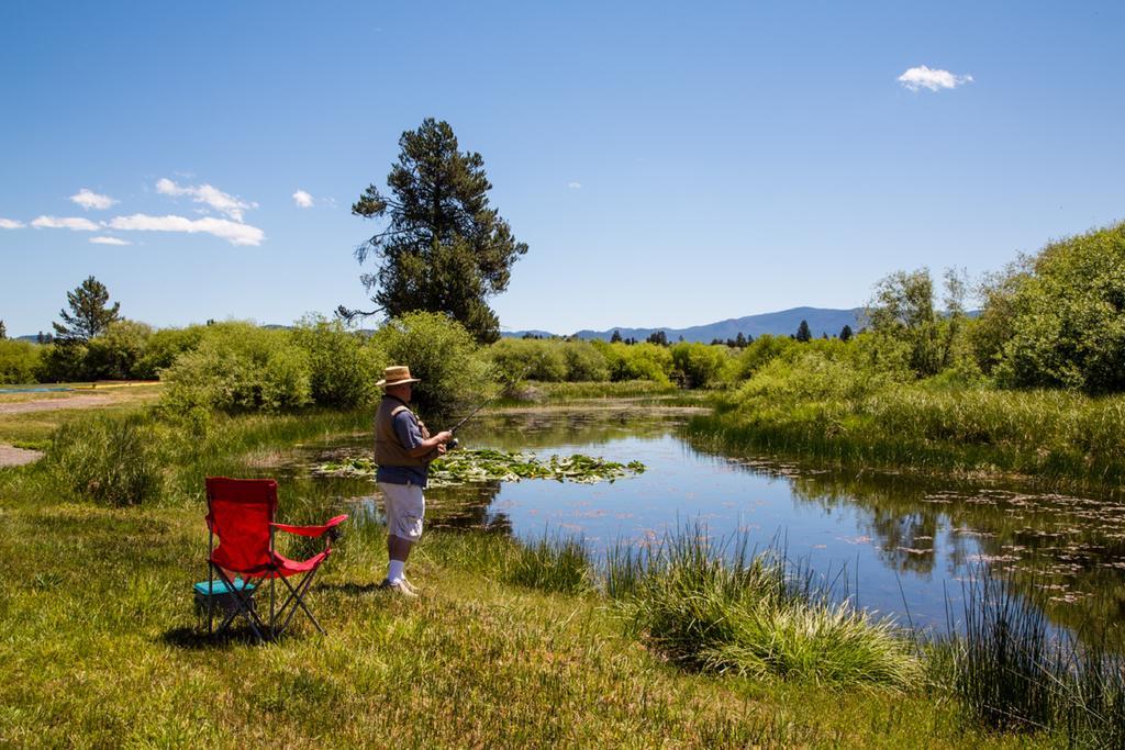 Bend-Sunriver Camping Resort Two-Bedroom Cabin 5 Bagian luar foto